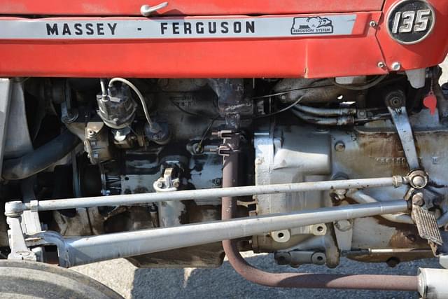 Image of Massey Ferguson 135 equipment image 3