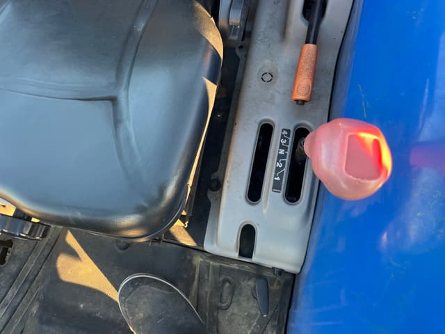 Image of New Holland Boomer 47 equipment image 3