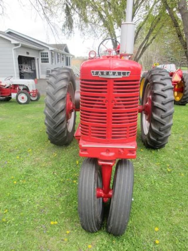 Image of Farmall Super M-TA equipment image 1