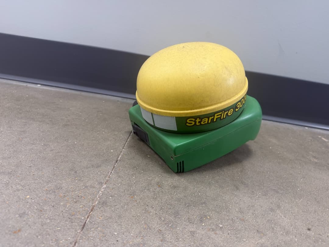Image of John Deere StarFire 3000 Image 1