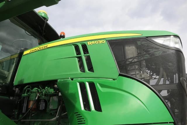 Image of John Deere R4030 equipment image 4
