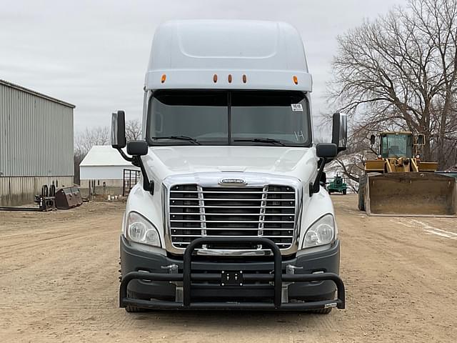 Image of Freightliner Cascadia equipment image 1