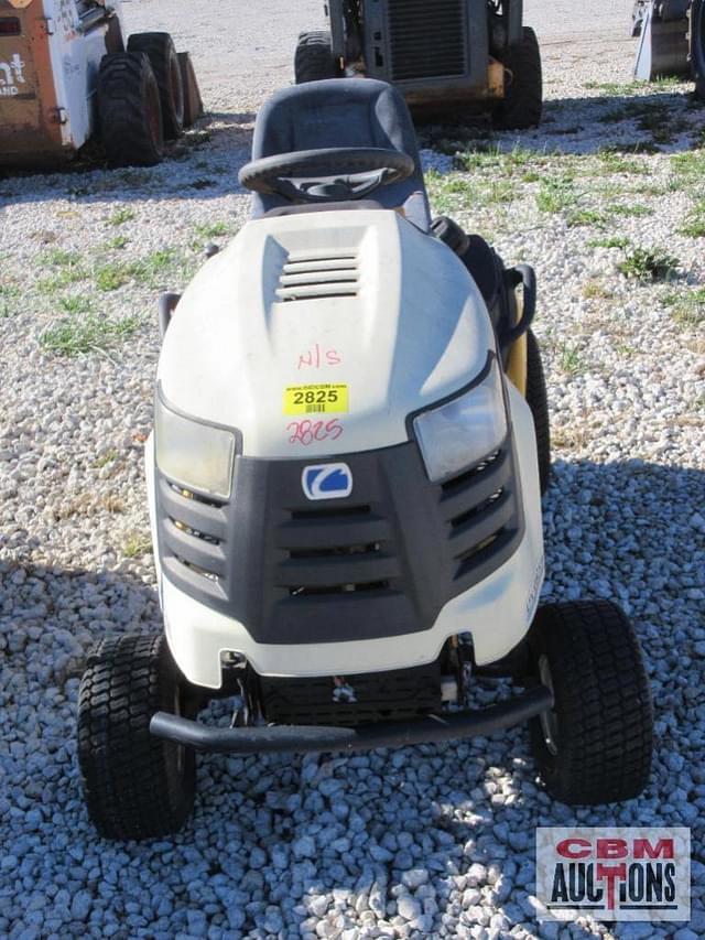 Image of Cub Cadet LTX1050 equipment image 4