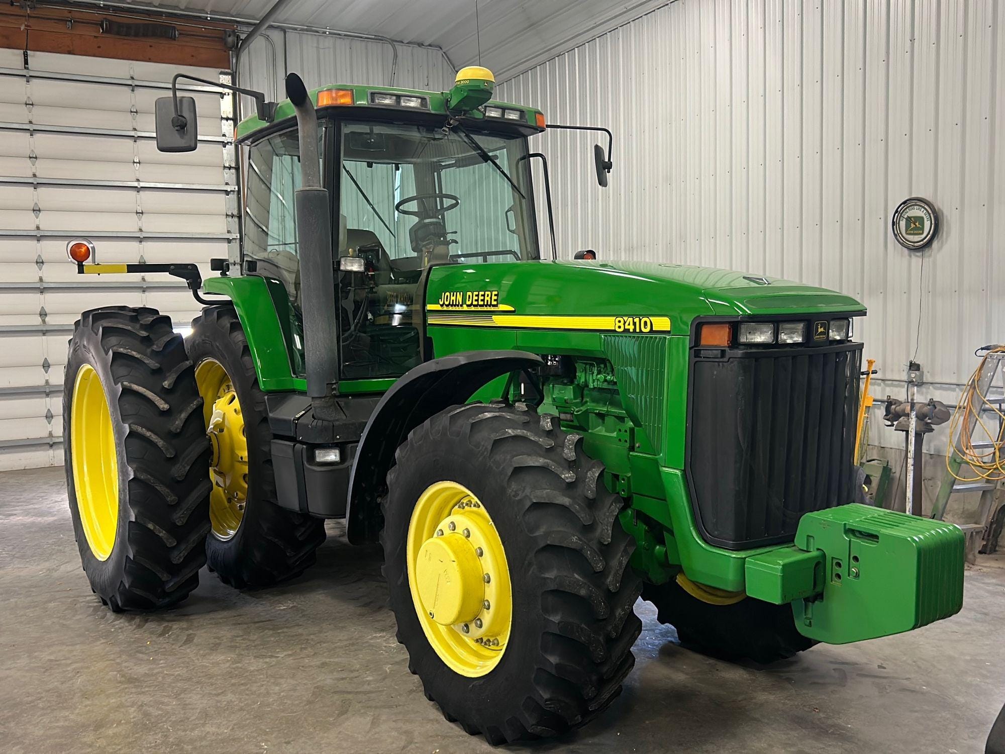 Main image John Deere 8410