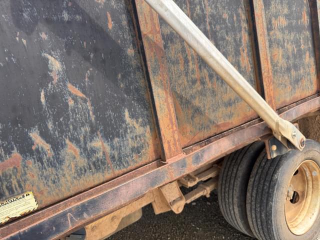 Image of GMC 3500 equipment image 4