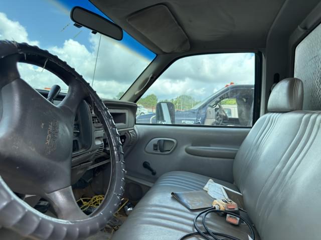 Image of GMC 3500 equipment image 2