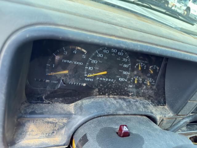 Image of GMC 3500 equipment image 3