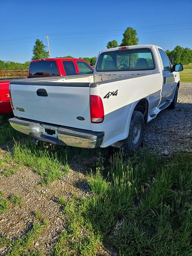 Image of Ford F-250 equipment image 3