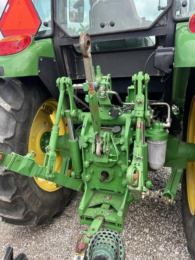 Image of John Deere 6120E equipment image 2