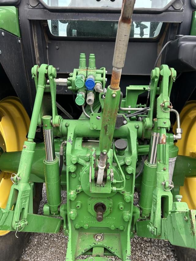 Image of John Deere 6120E equipment image 3