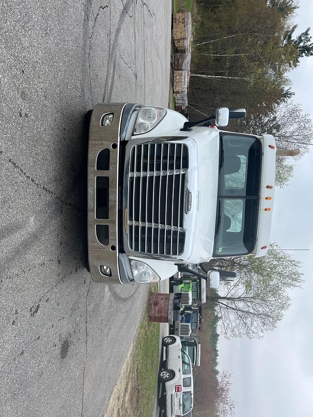 Image of Freightliner Cascadia equipment image 1