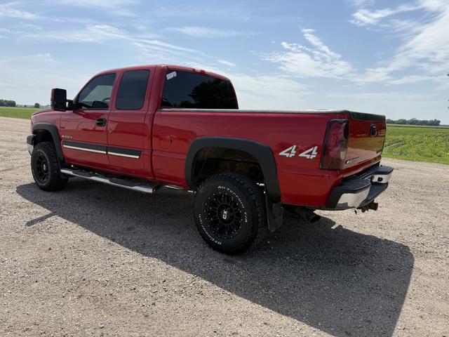 Image of Chevrolet 2500HD equipment image 3
