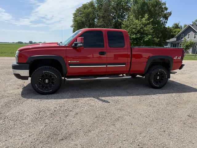 Image of Chevrolet 2500HD equipment image 1