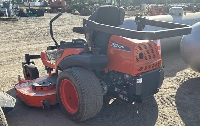 Image of Kubota ZD1211 equipment image 3