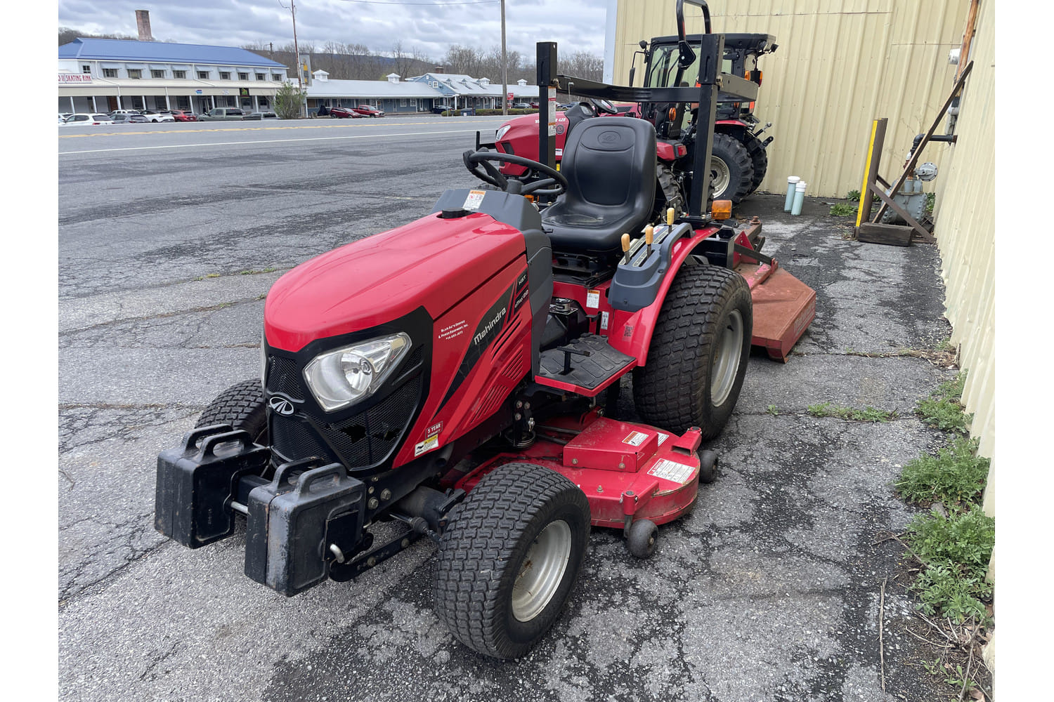 Main image Mahindra eMax 22