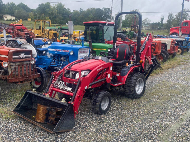 Mahindra EMax 22L Equipment Image0