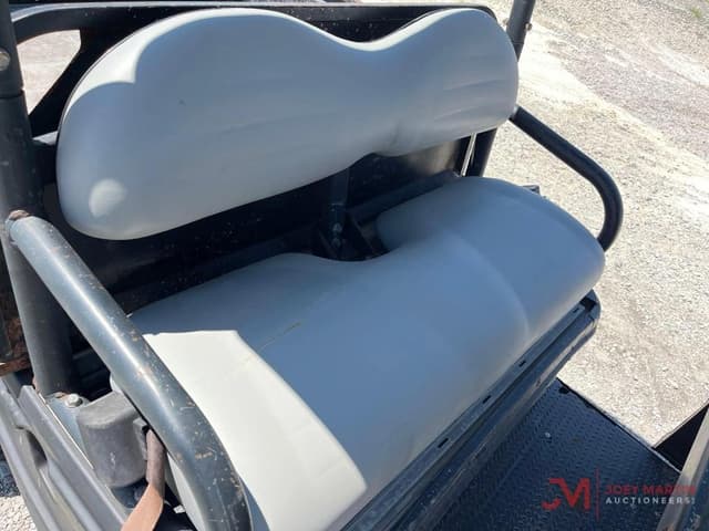 Image of Club Car Carryall 1700 equipment image 4