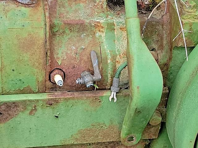 Image of John Deere B equipment image 4