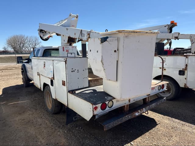 Image of Ford F-550 equipment image 3