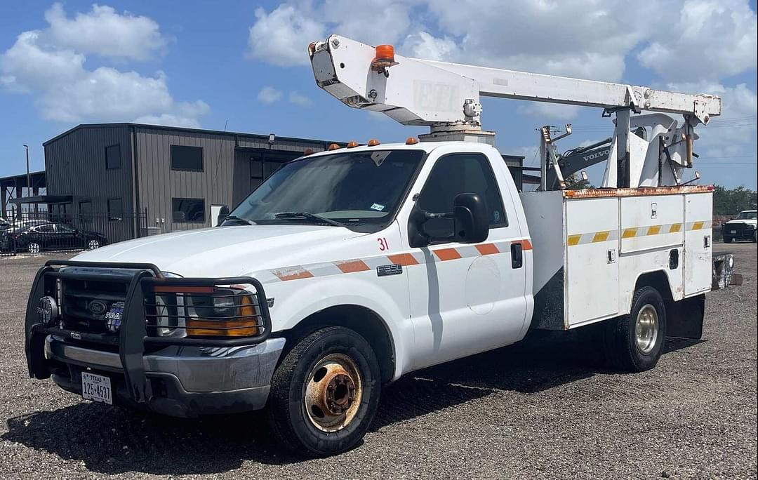 Image of Ford F-350 Primary image