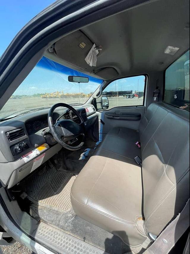Image of Ford F-350 equipment image 4