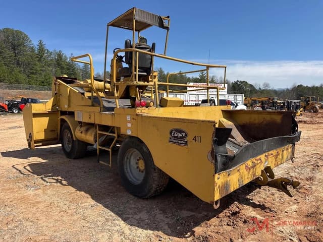 Image of Etnyre Chip Spreader equipment image 2