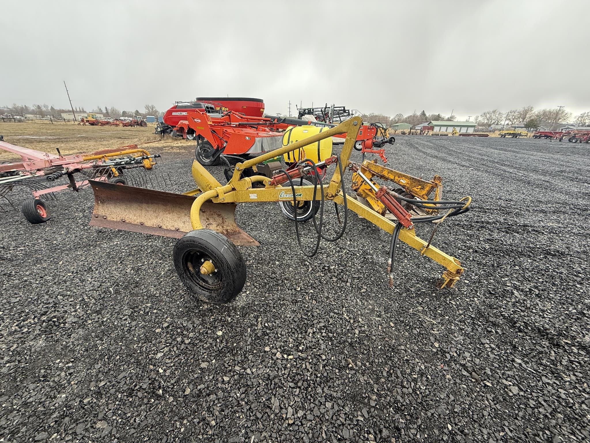 Eversman D-7 Equipment Image0