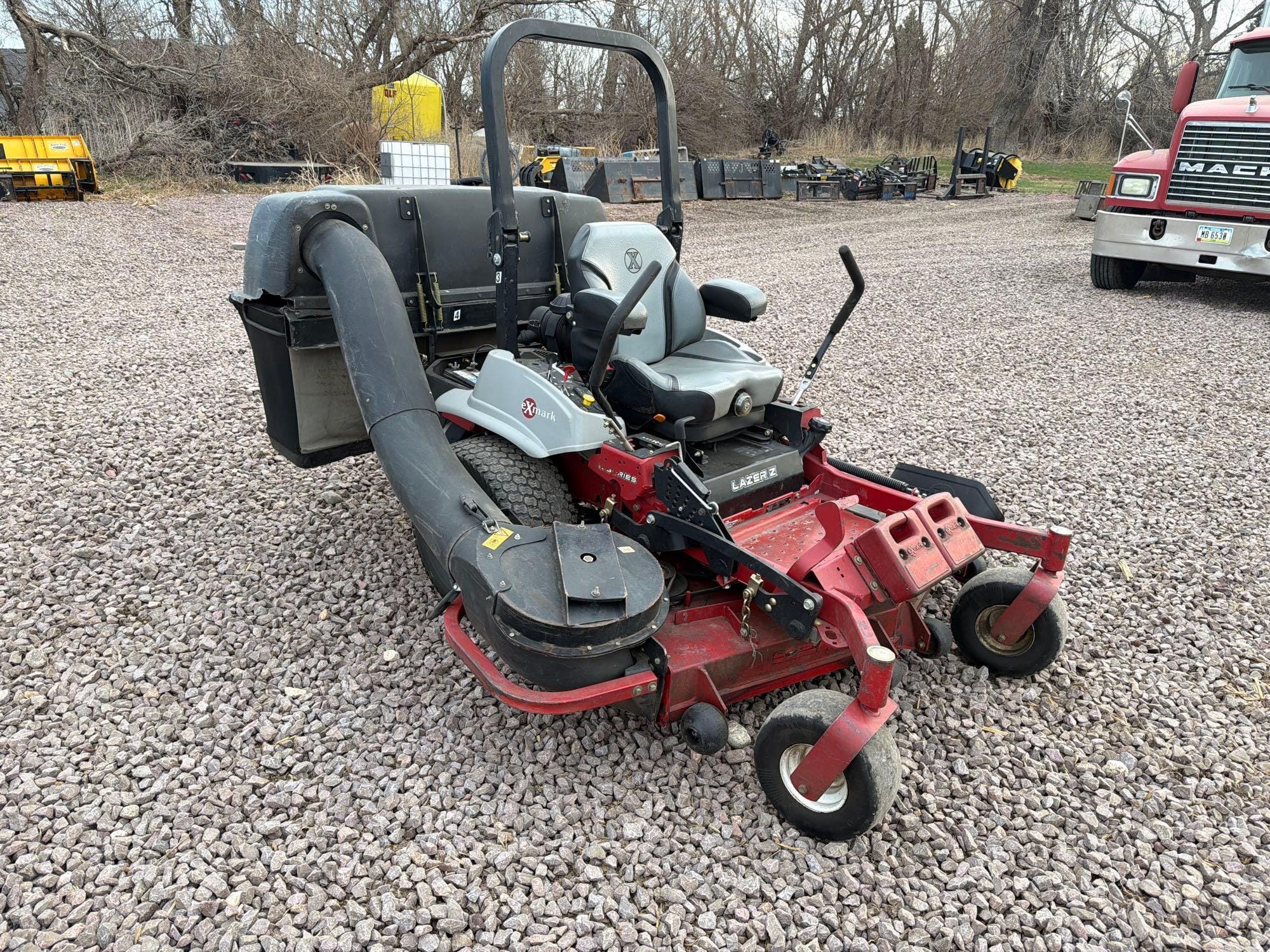 Exmark E-Series Equipment Image0