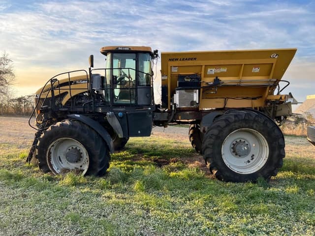 Image of RoGator RG1100 equipment image 1