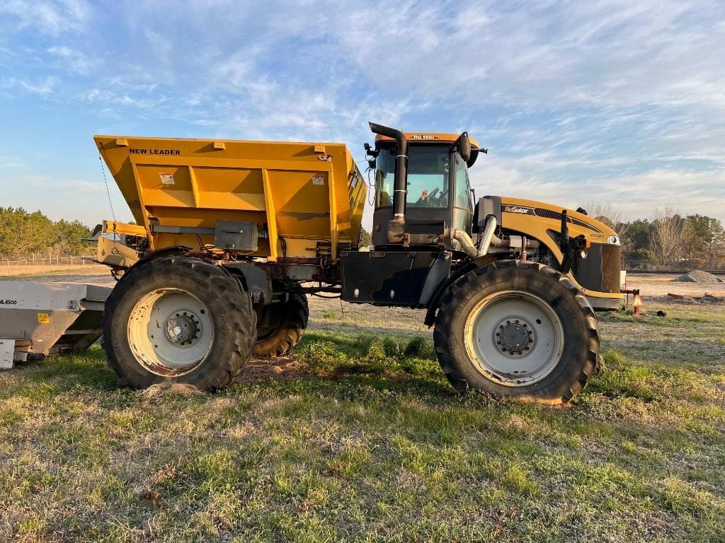 2012 RoGator RG1100 Equipment Image0