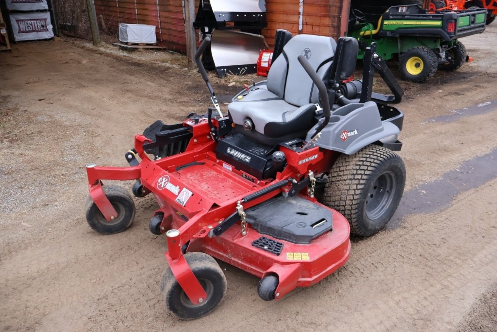 Exmark Lazer Z Equipment Image0