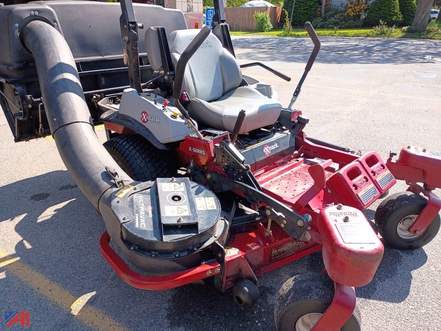 Exmark Lazer Z X-Series Equipment Image0