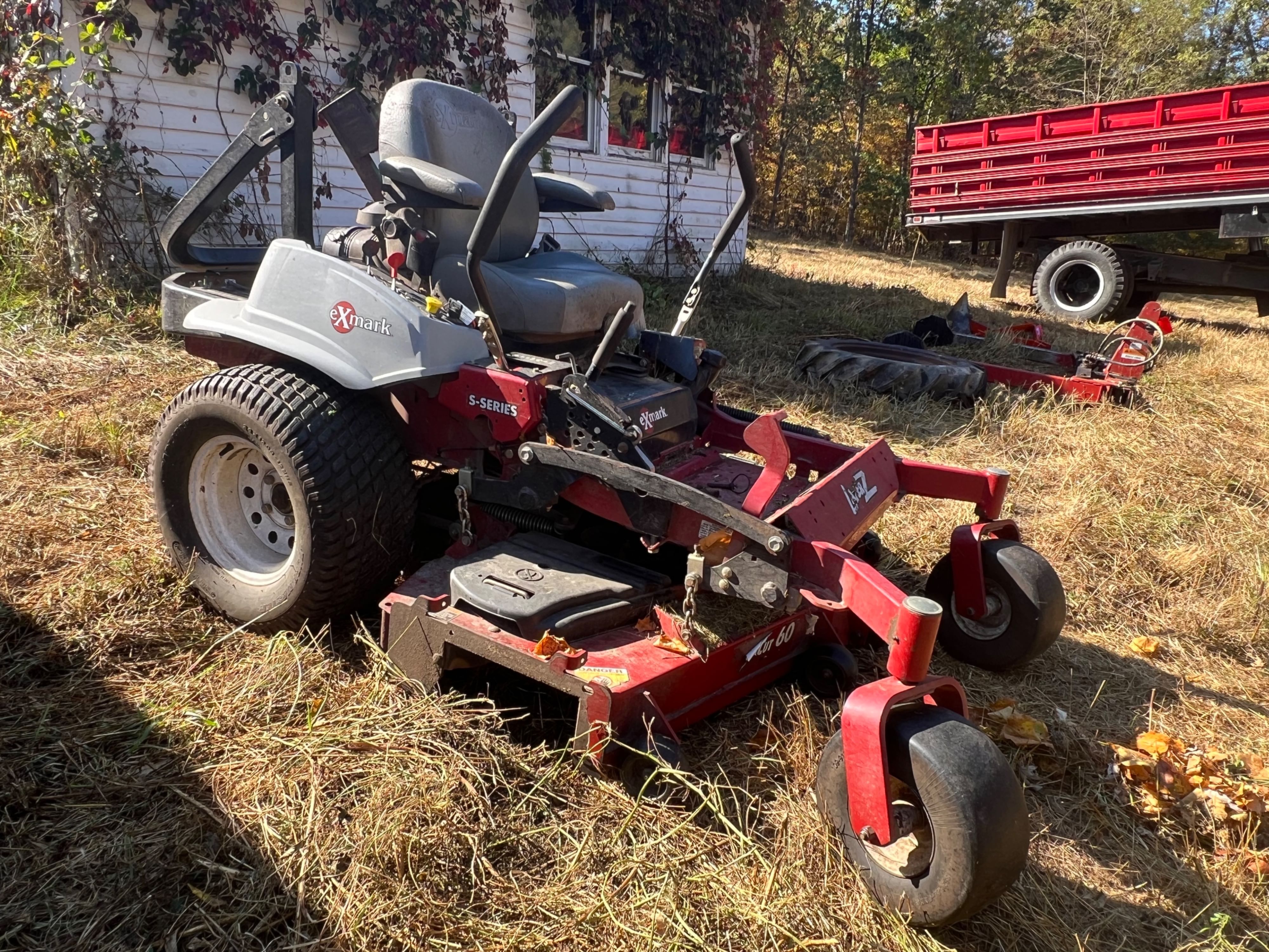 Exmark Lazer Z Equipment Image0