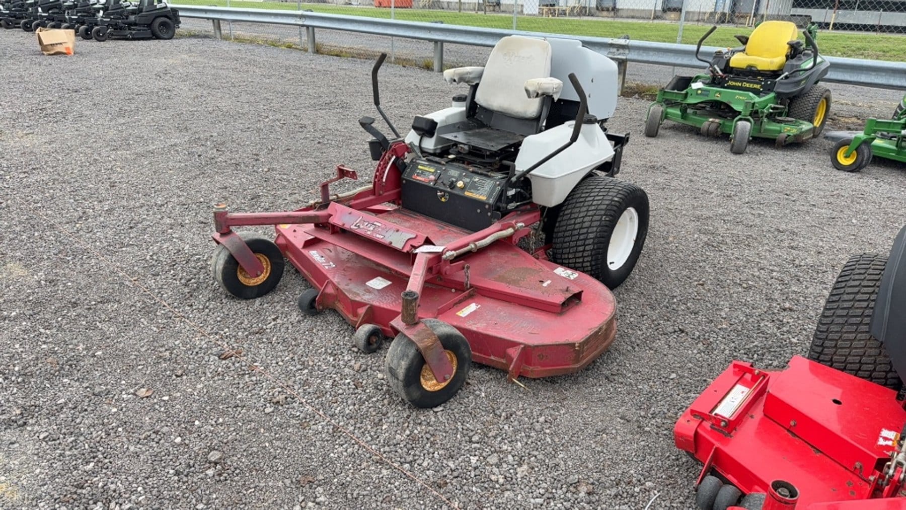 Exmark Lazer Z Equipment Image0