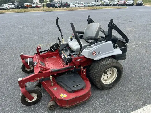 Image of Exmark LZE740EKC604 equipment image 2