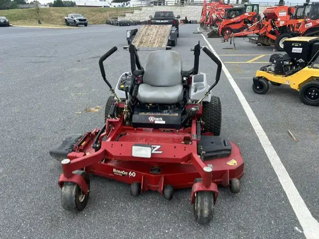 Image of Exmark LZE740EKC604 equipment image 3