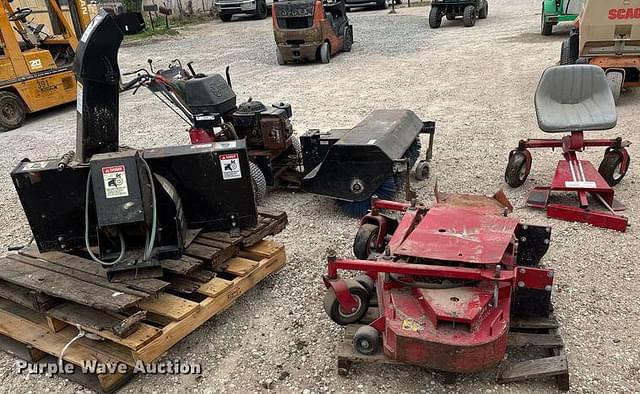 Image of Exmark Turf Tracer equipment image 4