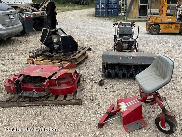 Image of Exmark Turf Tracer equipment image 2
