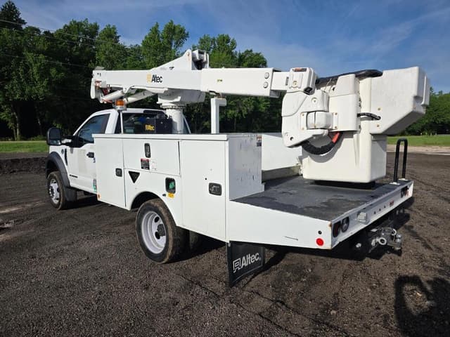 Image of Ford F-550 equipment image 2