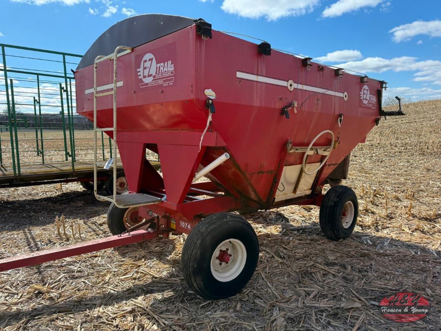 E-Z Trail 3400 Equipment Image0