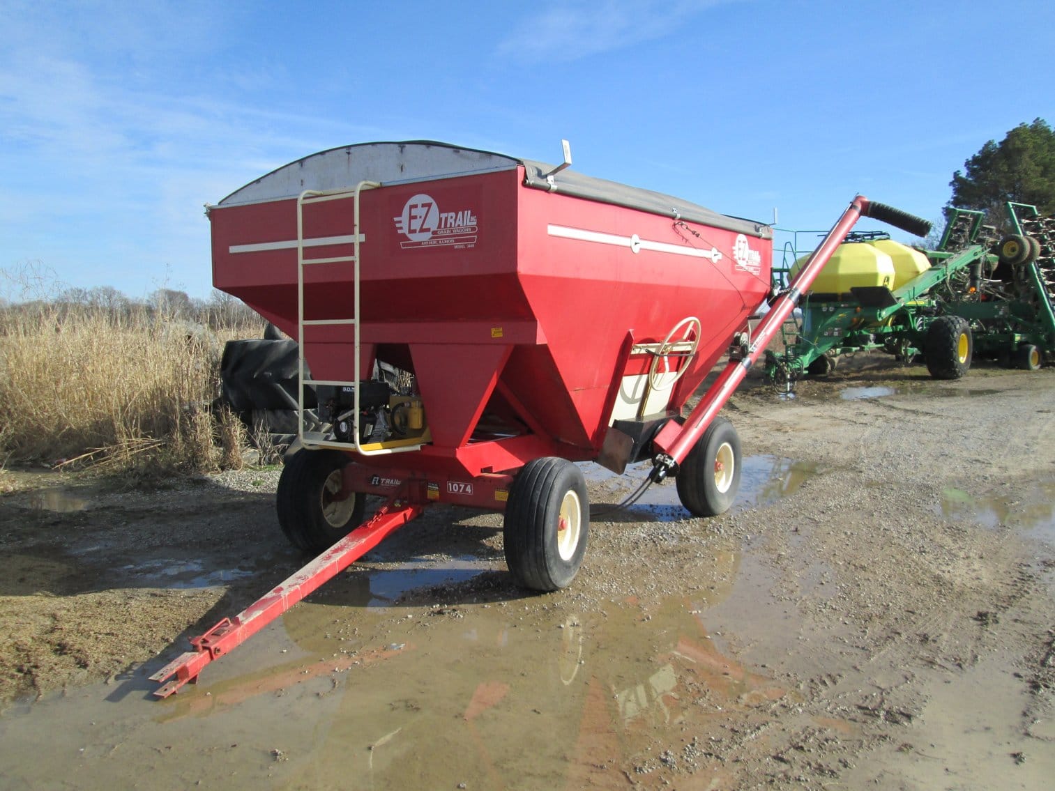 E-Z Trail 3400 Equipment Image0