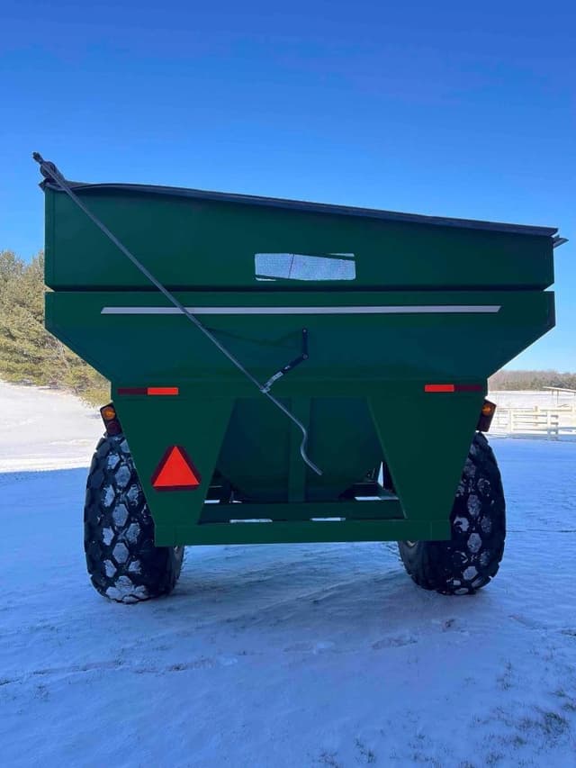 Image of E-Z Trail 710 equipment image 3