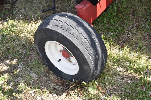 Image of E-Z Trail 880 equipment image 1