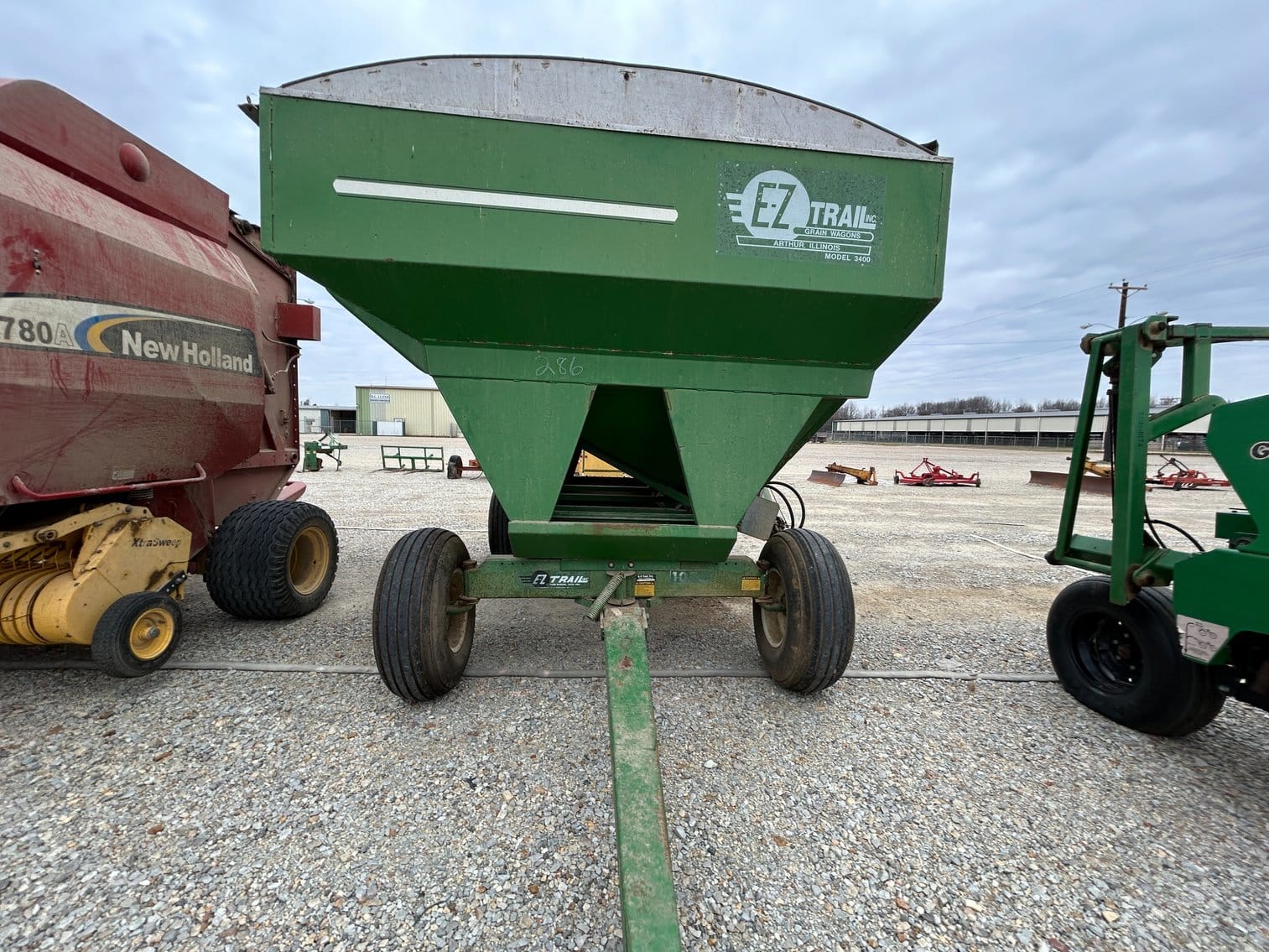 E-Z Trail 3400 Equipment Image0