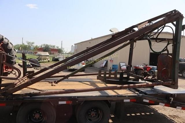 Image of Farmhand F10 equipment image 3