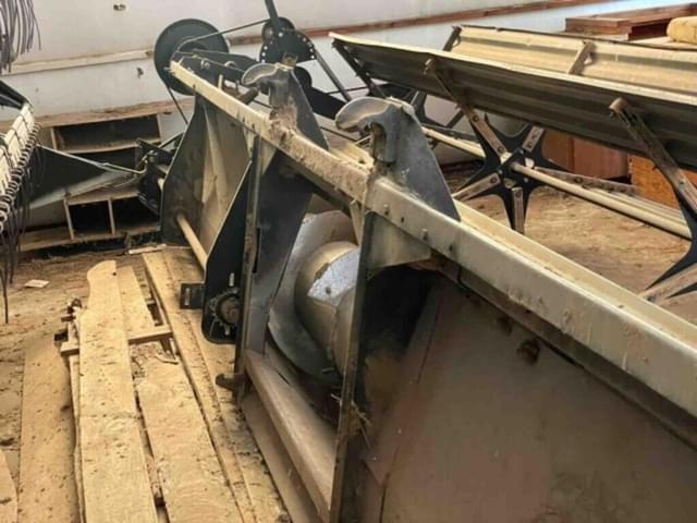 Image of Gleaner F2 equipment image 2