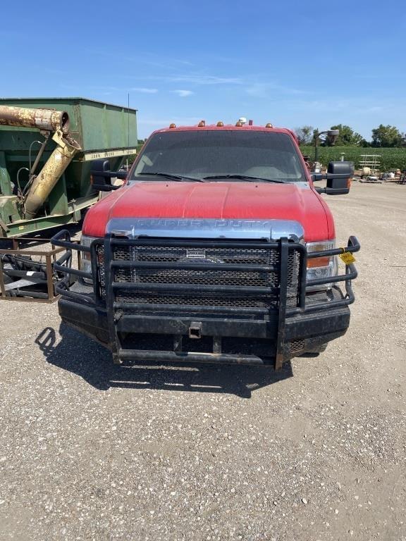 Image of Ford F-350 equipment image 1