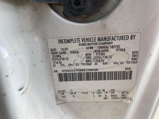 Image of Ford F-350 equipment image 4