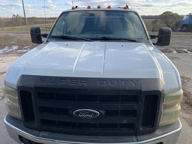 Image of Ford F-350 equipment image 1