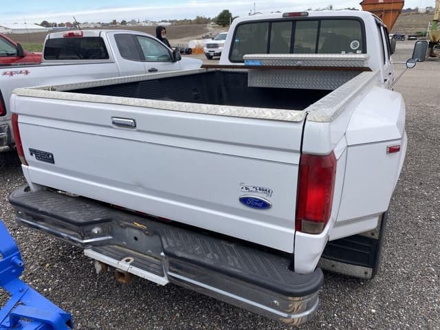 Image of Ford F-350 equipment image 2